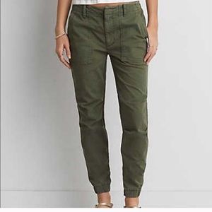 American Eagle Utility Jogger in Olive Size 12